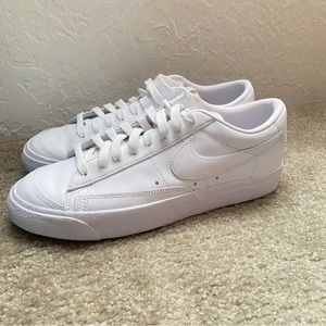 WOMEN'S NIKE white BLAZER LOW PLATFORM CASUAL SHOES size 9.5